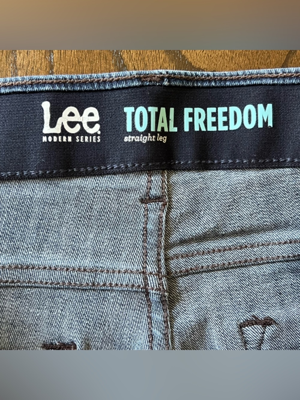 Lee Modern Series Total Freedom Straight Leg Jeans - 10 Medium - Picture 6 of 13